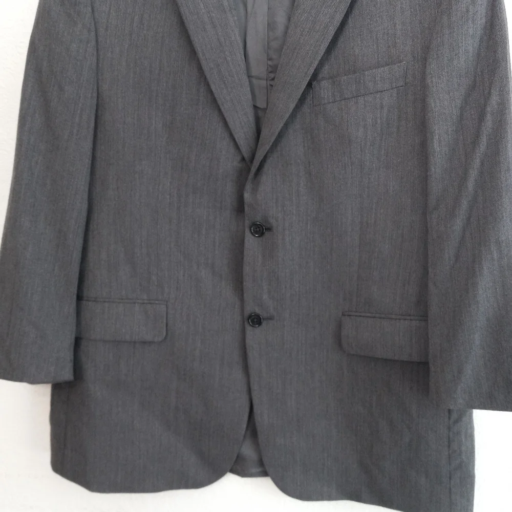 Jos. A Bank Men's Gray Fine Herringbone Subtle Stripes Pattern Suit